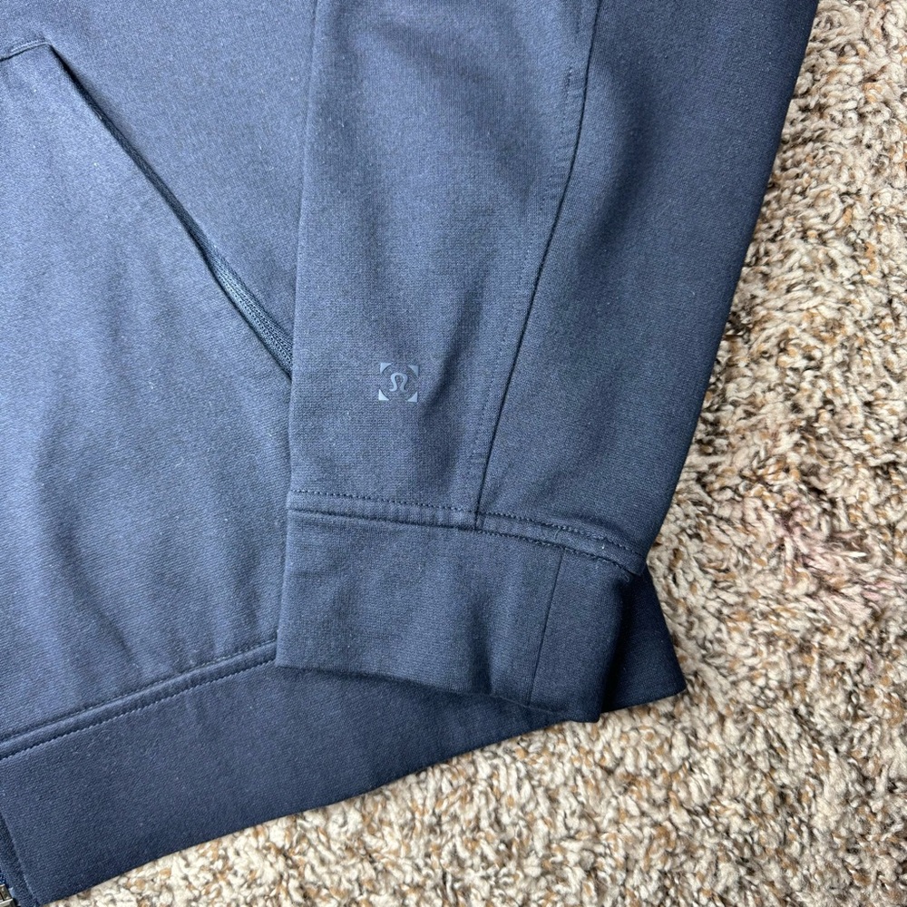 lululemon athletica Men's Sweater - Picture 6 of 6